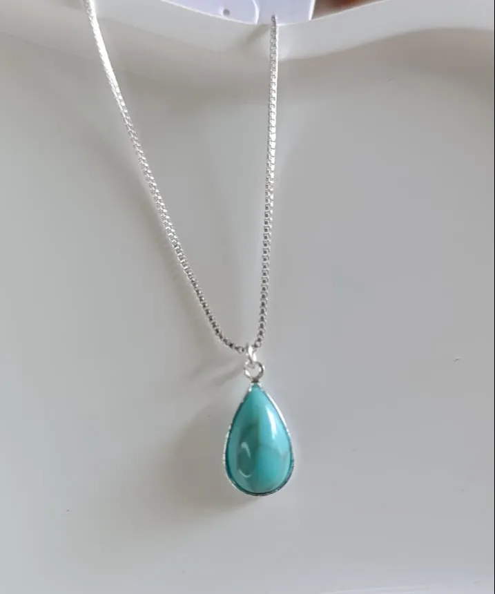 Colar gota verde água